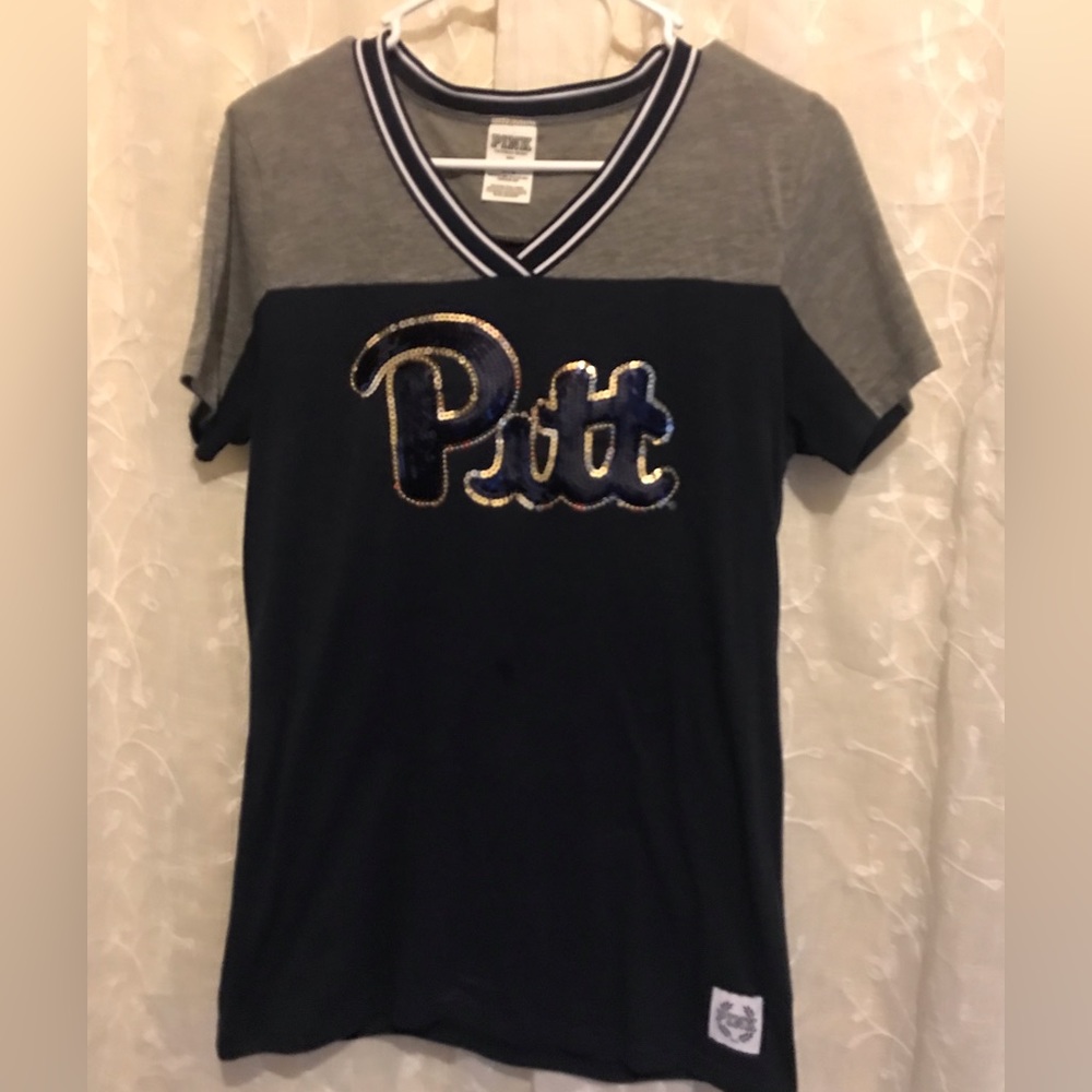 Woman’s Pittsburg top